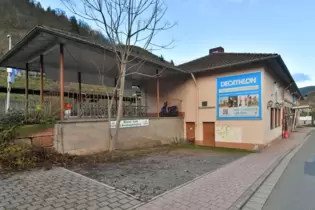 Seit die Verbandsgemeinde das ehemalige Bahnhofsgebäude in Lambrecht gekauft hat, herrscht dort Stillstand.