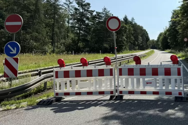 Die Staffelstraße 108 war rund fünf Monate gesperrt. Unser Foto zeigt die Sperrung der Straße im Juli aus Richtung St. Ingbert k