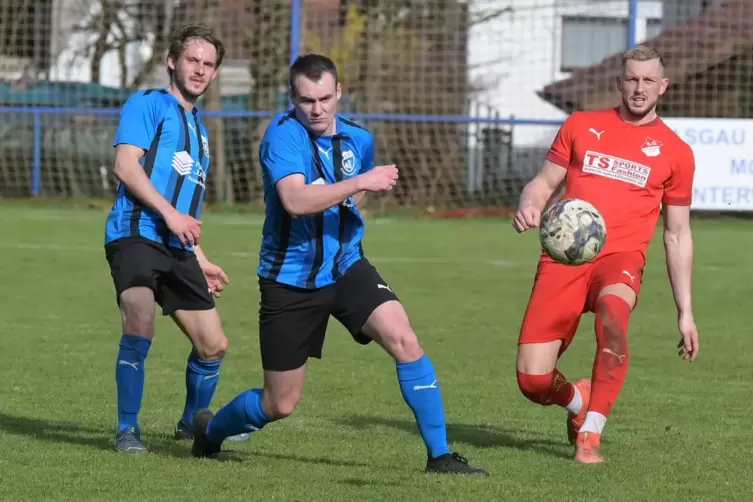 Spielte für drei Vereine in der Oberliga: Kevin Dauenhauer (rechts), hier mit dem Hinterweidenthaler Marius Schweitzer.