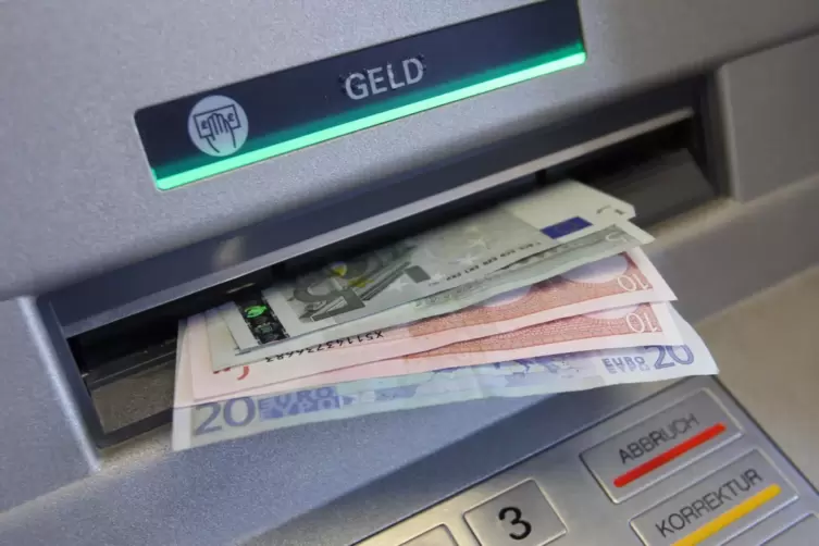 Sparkasse und Volksbank Kaiserslautern gehen nicht davon aus, dass es an Geldautomaten zu größeren Engpässen beim Bargeld kommen