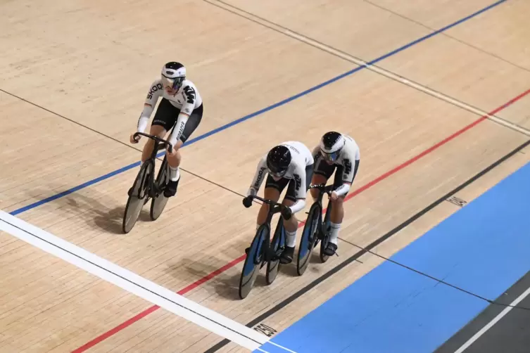 Lara-Sophie Jäger, Alessa-Catriona Pröpster und Clara Schneider belegten Platz vier.