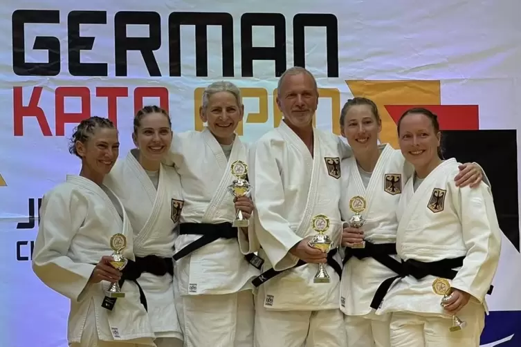 Erfolgreiche Judokas: Helene und Birgit Weinmann, Elke und Ulrich Bröckel und Hanna Eblink und Gunhild Thomsen. 