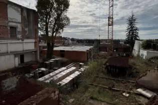 Im schlimmsten Fall könnte die Baustelle an der Zweibrücker Straße zur Bauruine werden.