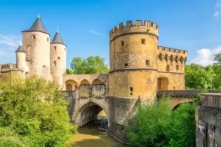 Die Stadt Metz wechselte mehrmals den Besitzer, wie unter anderem das Deutsche Tor eindrucksvoll beweist.