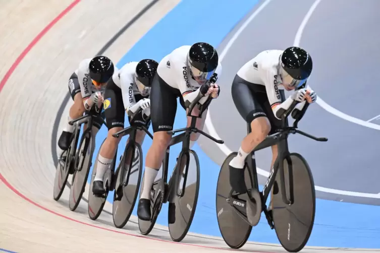 Franziska Brauße, Lisa Klein, Mieke Kröger und Laura Süßemilch auf dem Weg zur WM-Medaille.