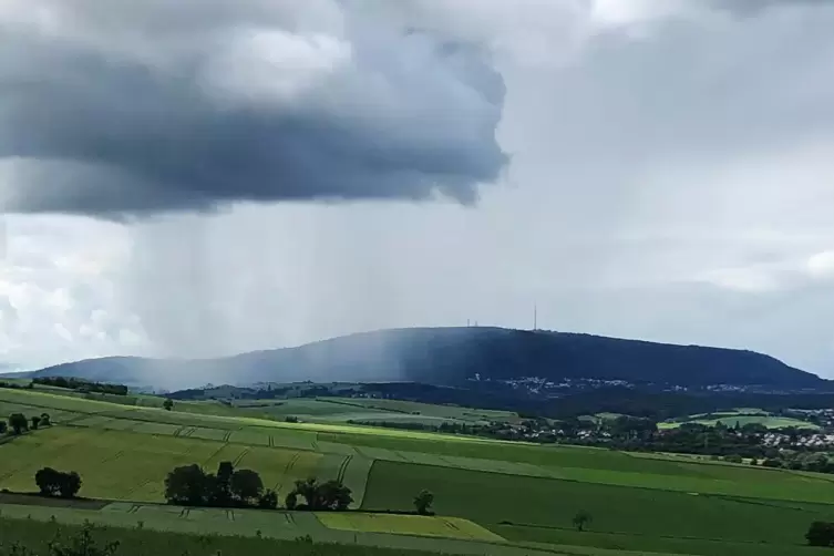 Übersinnliche Geschichten erzählte man sich am Donnersberg und in seiner Umgebung.