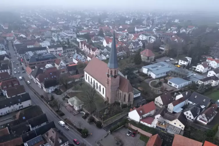 Die Täter sind in die Kirche eingebrochen. 