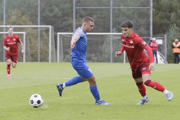 Shawn Blum (rechts), Dreifachtorschütze gegen Gonsheim, fehlte Mitte der Woche angeschlagen im Training.