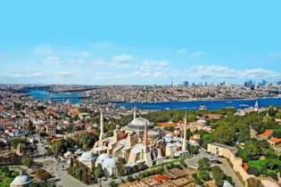 Blick über Istanbul mit der Hagia Sophia im Vordergrund: Hier empfängt der türkische Präsident Erdogan am Samstag Bundeskanzler