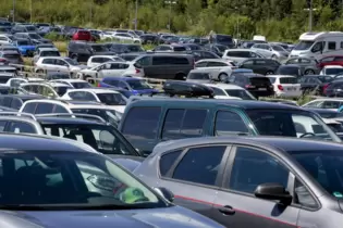 Die Park-and-Ride-Parkplätze – unser Foto zeigt den Parkplatz Schweinsdell – dürften am Samstag gut gefüllt sein.