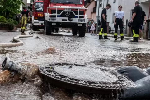 Verläuft in der Region meist noch glimpflich: Hochwasser im Klosteracker nach heftigem Regen im Mai 2023.