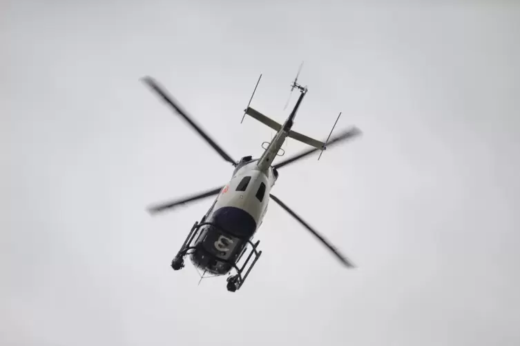 Während der Fahndung kam auch ein Hubschrauber der Polizei zum Einsatz. 