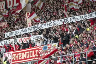 Die Mainzer Fans finden die Entscheidung ihres früheren Trainers Jürgen Klopp, zu Red Bull als »Head of Global Soccer« zu gehen,