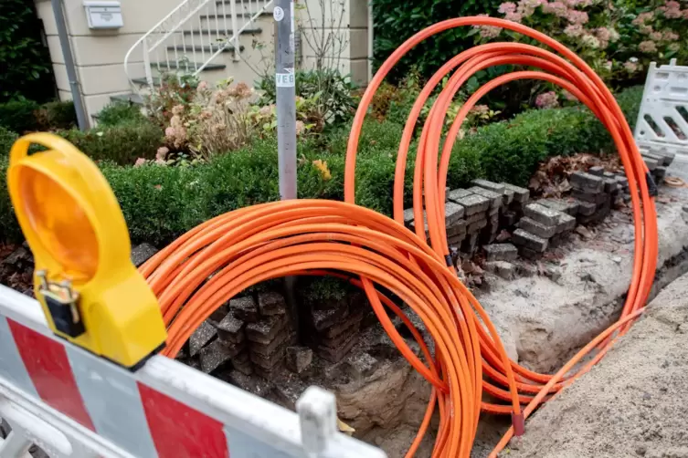 Überall im Kreis finden sich noch Baustellen für den Glasfaseranschluss. 