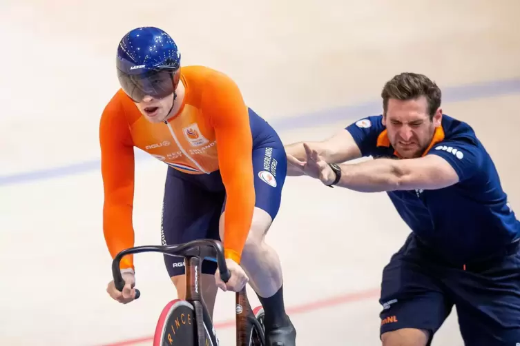 Ab geht’s auf die rasante Reise: Harrie Lavreysen und sein Trainer Hugo Haak.