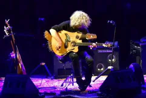 Betörende Melodien und kunstvolle Improvisationen: Pat Metheny im BASF-Feierabendhaus. 