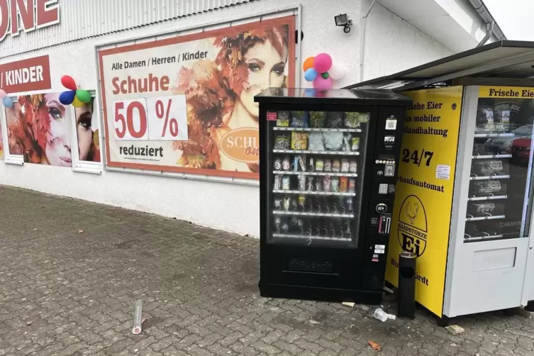 Nur der linke Automat wurde teilweise geleert. 