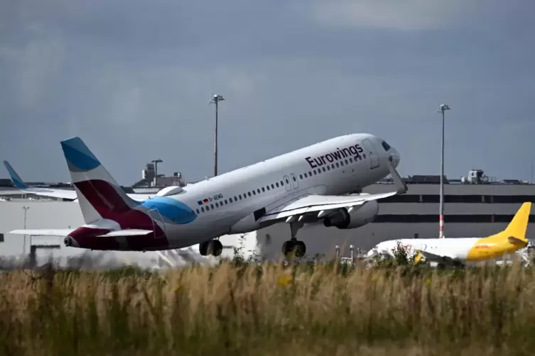 Eurowings streicht 2025 Flüge ab Hamburg unter anderem nach Köln/Bonn. 