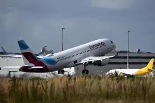 Eurowings streicht 2025 Flüge ab Hamburg unter anderem nach Köln/Bonn.