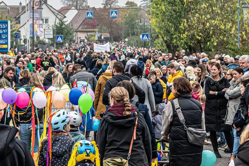 Teilweise war an der Weinstraße ob des Andrangs kaum noch ein Durchkommen.