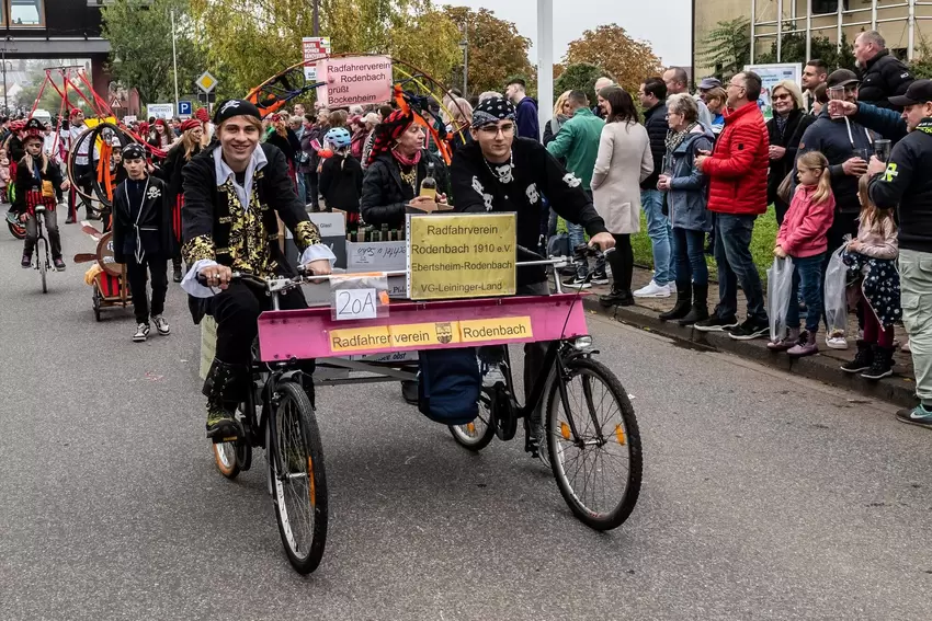 Der Radfahrverein Einigkeit Rodenbach war standesgemäß auf Drahteseln unterwegs.