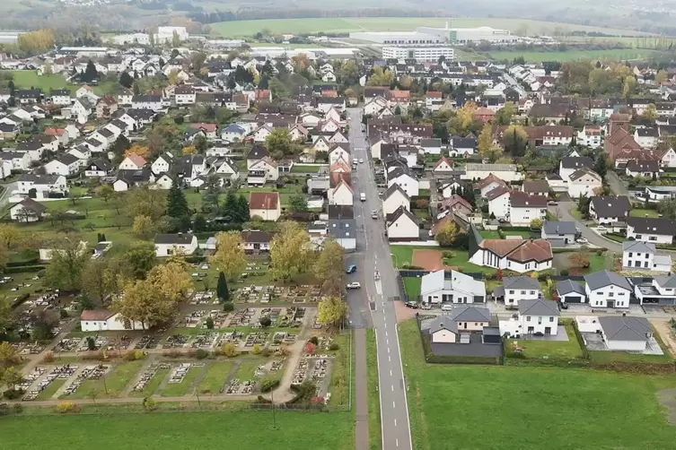 Winzeln aus der Luft – der größte der sieben Ortsbezirke um Pirmasens. 