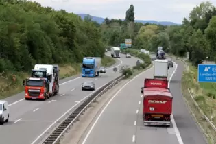 Hat Schlaglöcher: A65 bei Landau.