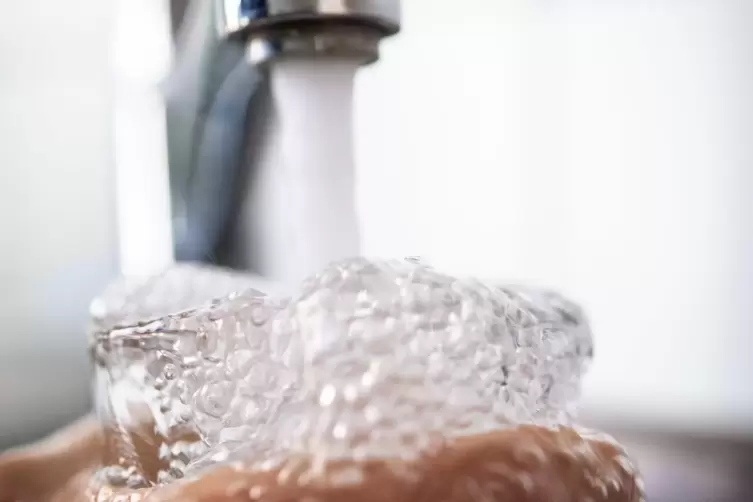 Im südlichen Landkreis Germersheim muss das Wasser in manchen Gemeinden weiter abgekocht werden. 