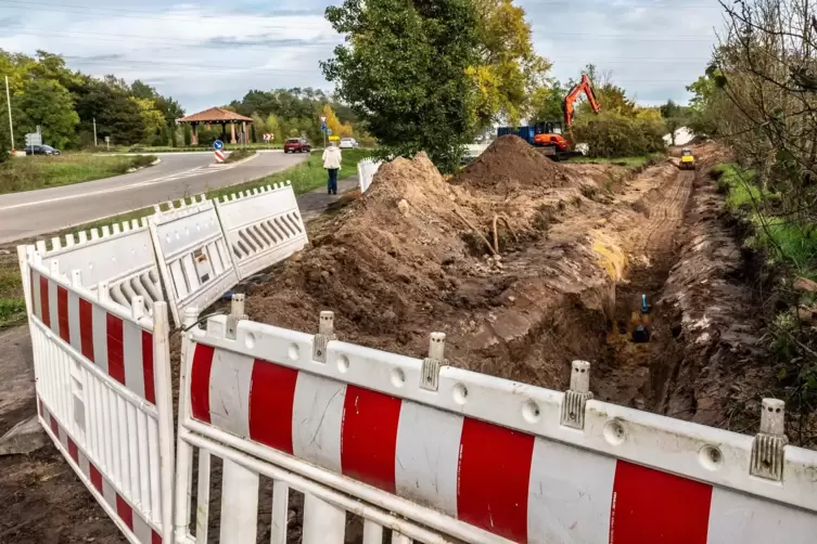 Zurzeit wird in Eisenberg eine neue Wasserleitung verlegt.