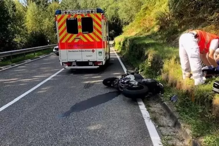 Im Wellbachtal kommt es immer wieder zu Unfällen mit Motorradfahrern. Doch an der B48 bei Hofstätten gibt es kein Handynetz. Zeu