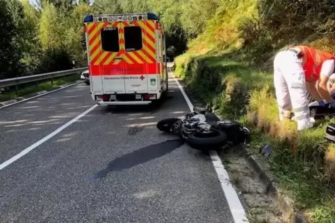 Im Wellbachtal kommt es immer wieder zu Unfällen mit Motorradfahrern. Doch an der B48 bei Hofstätten gibt es kein Handynetz. Zeu