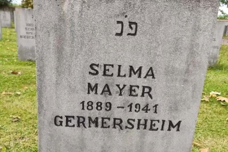 Grabstein von Selma Mayer aus Germersheim, die im Internierungslager Gurs verstarb. 