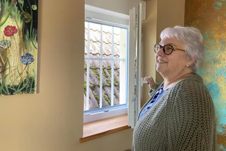 Haben sich neue Fenster einbauen und eine Wand zusätzlich dämmen lassen: Jutta Koppenhöfer und ihr Mann Jürgen aus Mußbach. 