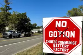 Ein Ort in Aufruhr: An der Schnellstraße nach Big Rapids kündet bereits ein großes Schild vom Widerstand gegen die "Chinesische 