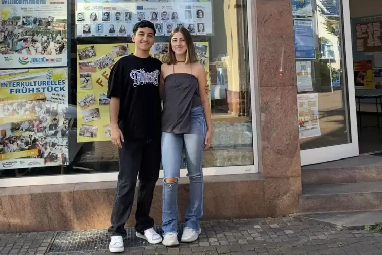 Seit Juli engagieren sich Natalia Hueso und Pedro Pablo Charris Alvarez im Jugendbüro in Ramstein-Miesenbach. 