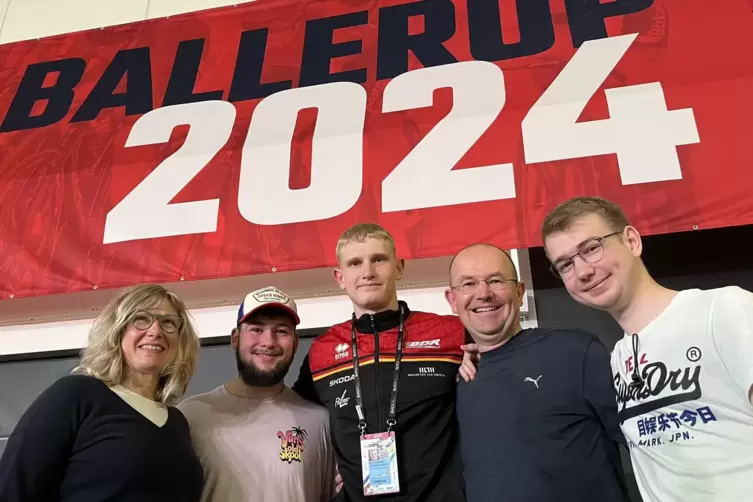 Wichtige Unterstützung bei der WM. Auf dem Bild von links nach rechts: Stefanie Hackmann, Torben Osterheld, Henric Hackmann, Cla