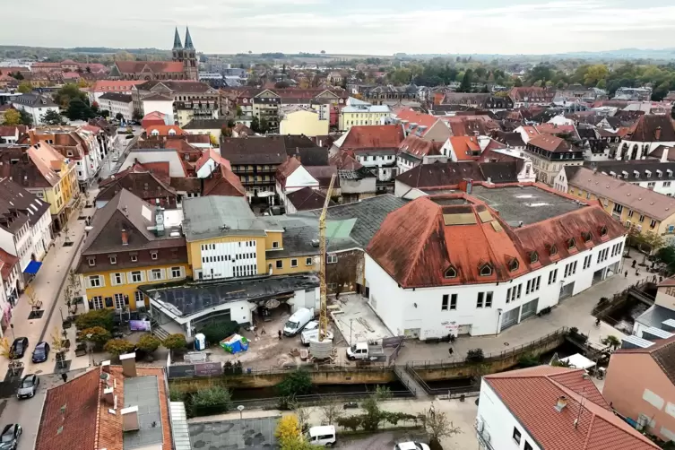 Die Universum-Baustelle aus der Luft. Neben C&A ist die Bodenplatte für das Garderobenhaus aus Holz zu erkennen. 