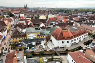 Die Universum-Baustelle aus der Luft. Neben C&A ist die Bodenplatte für das Garderobenhaus aus Holz zu erkennen.