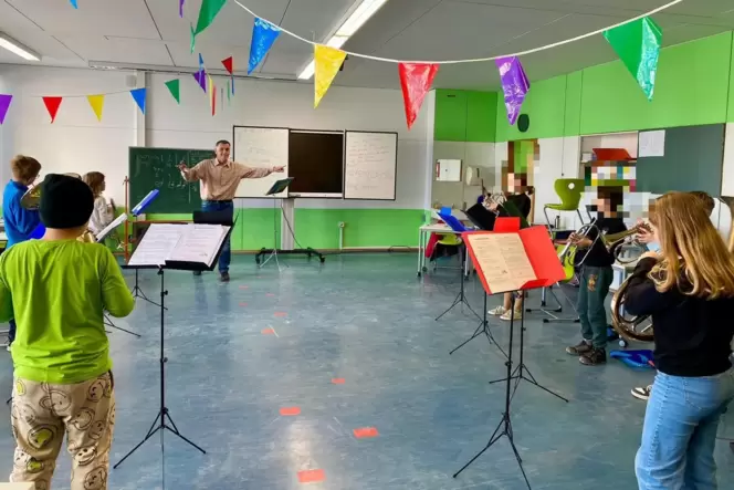 In den Herbstferien können Kinder in der Friedrich-Ebert-Schule lernen, auf Blasinstrumenten zu spielen.