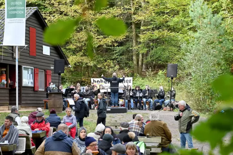 Beim Oktoberfest war an der Hütte am Ungeheuersee besonders viel Betrieb. 