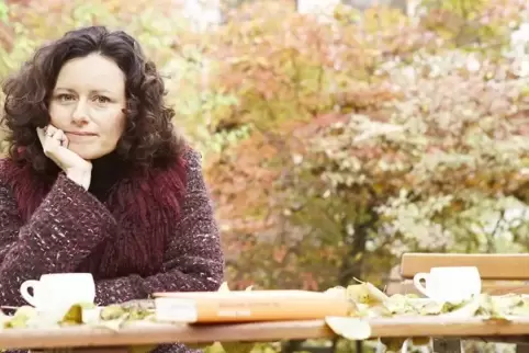 Jana Simon moderiert die Diskussion „Zur Debatte: Demokratie“ am 12. November im Pfalzbau. 