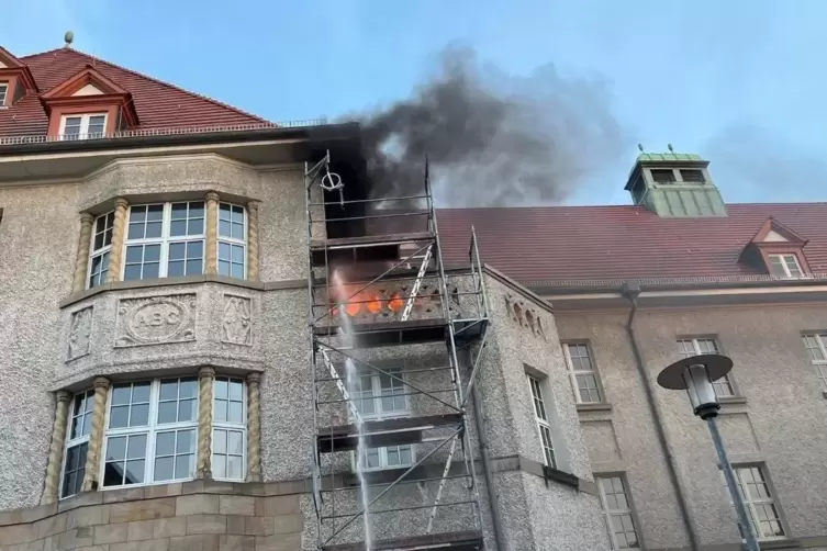 Brandort: ein Balkon der Zeppelinschule in der Neufferstraße in Speyer. 