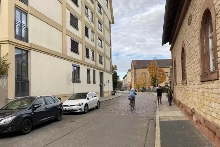 Die Einbahnstraße habe den Verkehr beruhigt, halten die Anwohner fest. Gerade vom Weißquartierplatz kommenden Autos hätten beim 