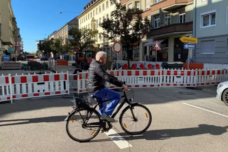 Die Arbeiten zur Verkehrsberuhigung in der Langen Rötterstraße haben begonnen.