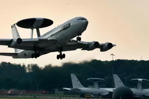 Der Verteidigungspakt regelt, dass deutsche Aufklärungsflugzeuge künftig von schottischen Flughäfen starten dürfen. 