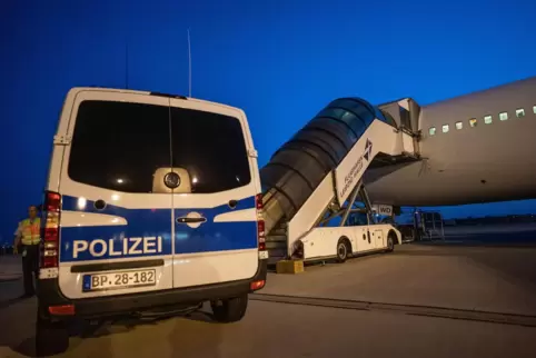 Im August hatte die Bundesregierung ein Flugzeug gechartert, um abgelehnte Asylbewerber nach Afghanistan auszufliegen. Das Foto 