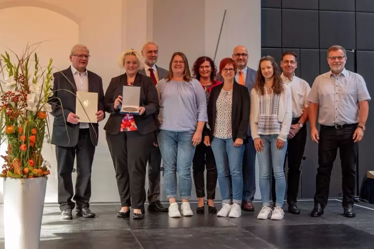 Geburtstagsgeschenk: Im September erhielt der Sängerbund Contwig (hier eine Abordnung) die Zelterplakette. Diese Anerkennung wir