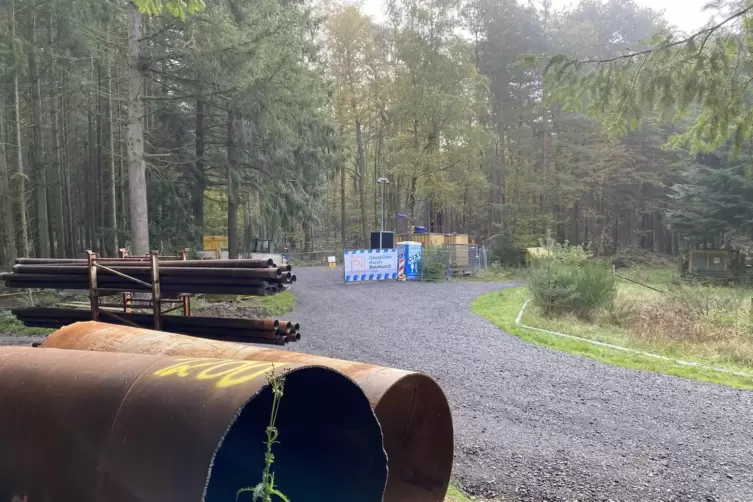 Im Waldgebiet im Ortsteil Alsenborn finden zurzeit Probebohrungen für einen neuen Tiefbrunnen statt. 