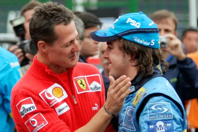 Fernando Alonso (r) und Michael Schumacher