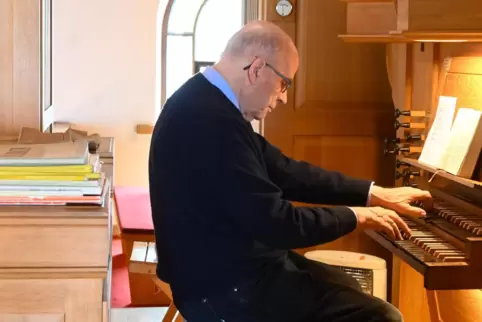 Nach 27 Jahren Dienst an der Orgel der evangelischen Kirche in Lemberg nimmt Joachim Hoene Abschied. 